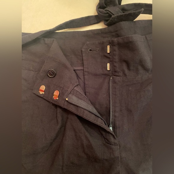 BCBG Woman’s Navy Shorts Size 10 - Picture 2 of 5